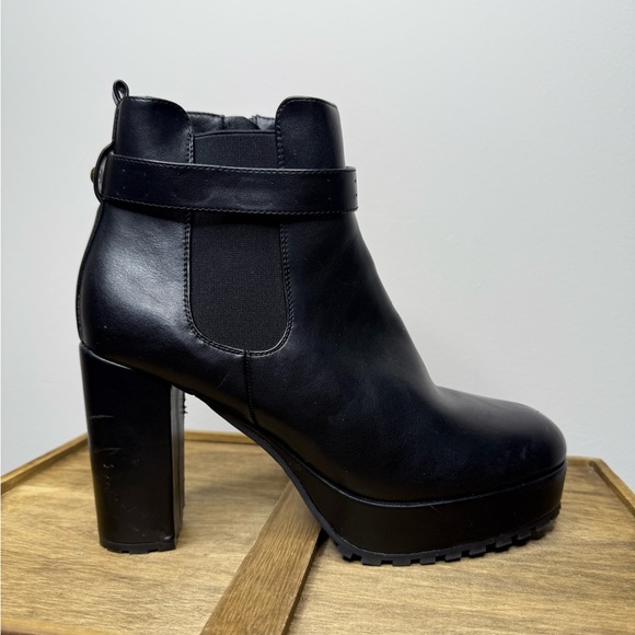 Juicy Couture Black Chunky Heel Ankle Boots - Picture 5 of 11